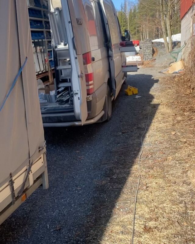Viikon jotain harrastuksia kuvina. Ihan virallisia patteriputkihommiaki.
#putkimieslaukaa #putkimiesjyväskylä #kalustettuhuoltoauto #kierrekone #putkityöt #mökkihommia🏚