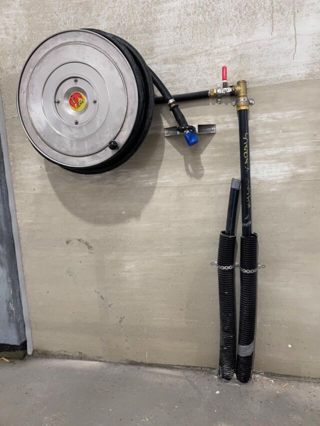 Pari lavallista olisi vielä syksylle saatavana navettakäyttöön tehtyjä Rauplanin Rst-paloposteja.
Täysin ruostumaton, 25mm/30m letkulla ja Pesukarhu-suuttimella.
Todella hyvä posti navettaan.
550€ alv0%
Sitten löytyy muutama kappale 400*1200mm kokoista pumppukaivoa.
Sopii kokoonsa nähden suhteellisen iso pumppu sisälle, kun aukko ei supista. Ankkuroiva ylileveä pohjalevy ja vahvistetty kansi.
200€ alv0%
Löytyy myös De Lavalin paineastiaan uusia kumipusseja.
0440809372
Janne@lvisuihkonen.fi